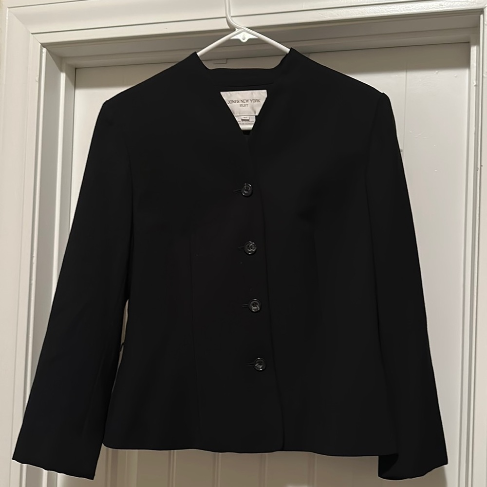 Jones New York women’s black suit size 10 jacket and pants